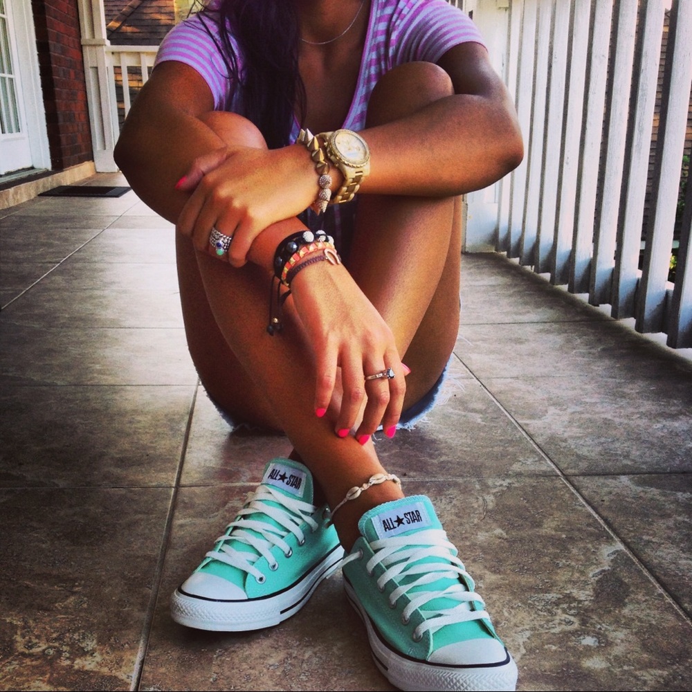 Turquoise blue chucks! Size 8!